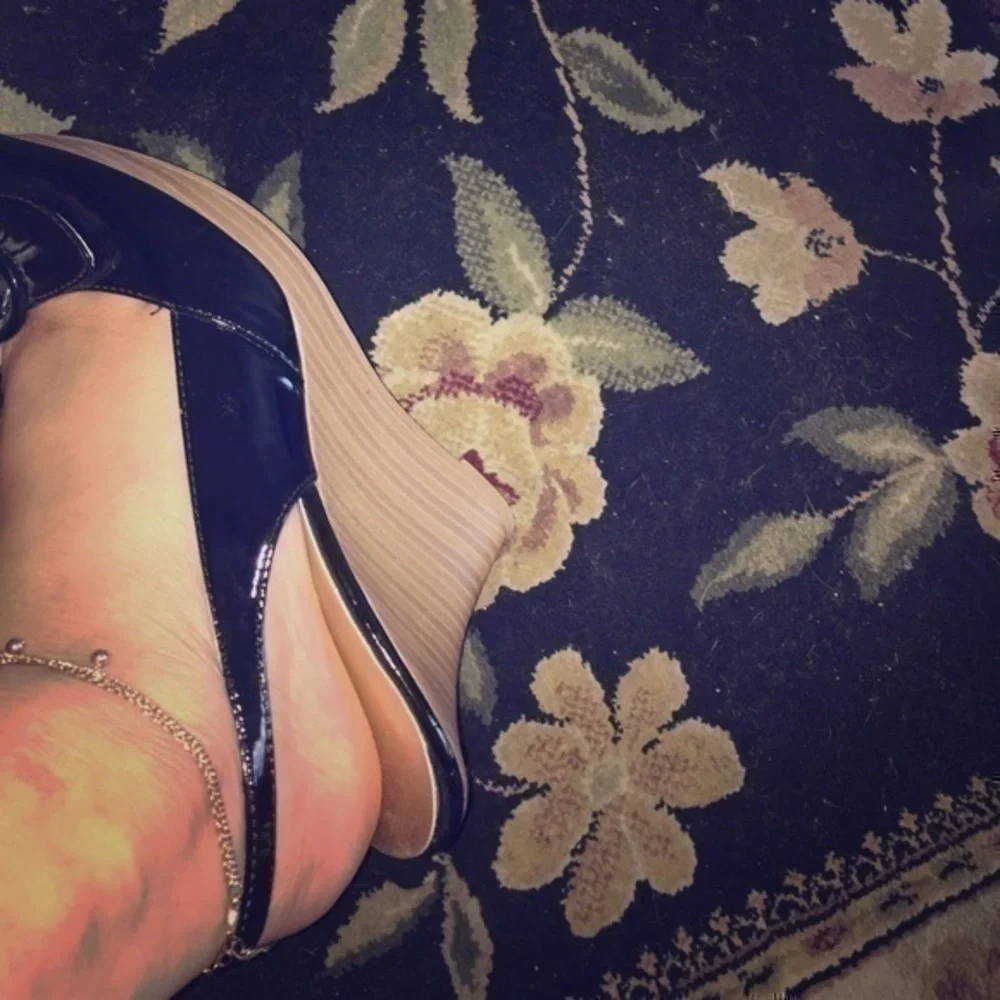 Black wedges